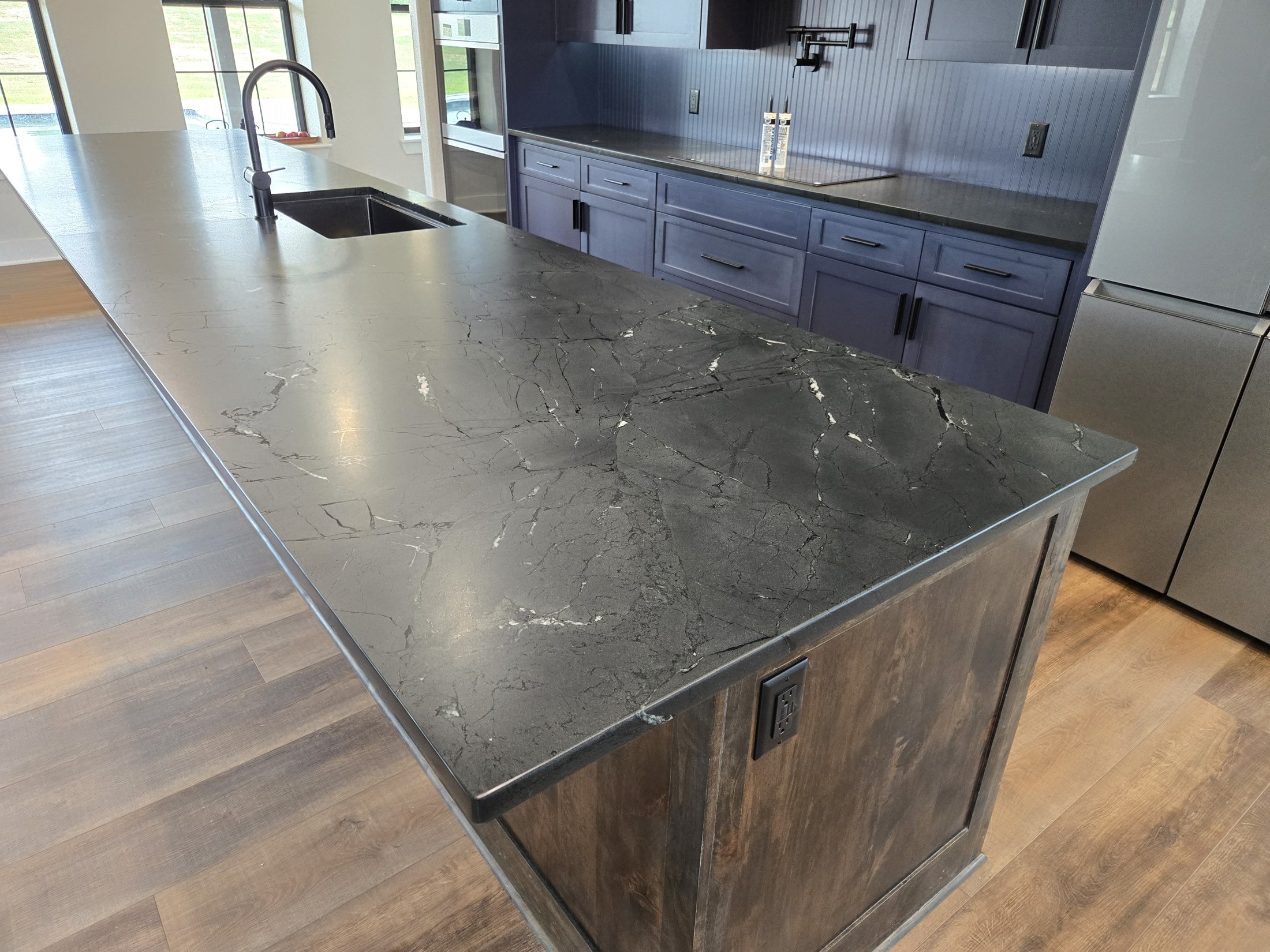 Dark stone veining in a Rapid Granite kitchen